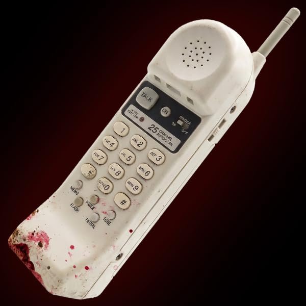 Réplica do telefone sem fio de Scream com marcas vermelhas na carcaça.